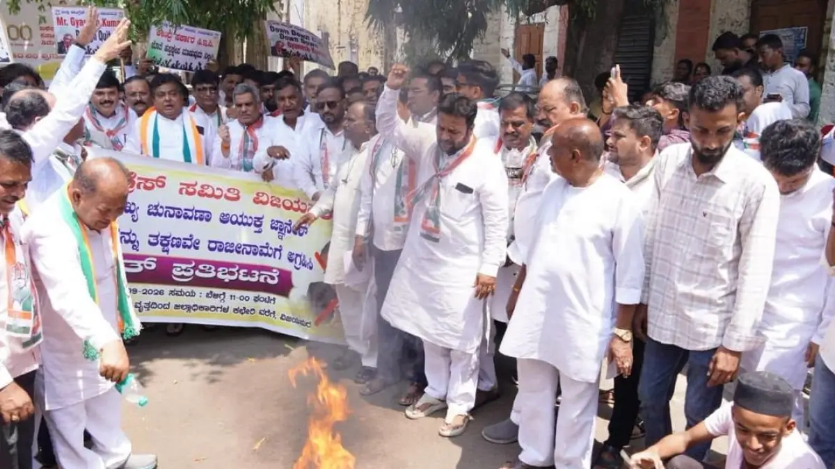 Congress members protesting against the Election Commission