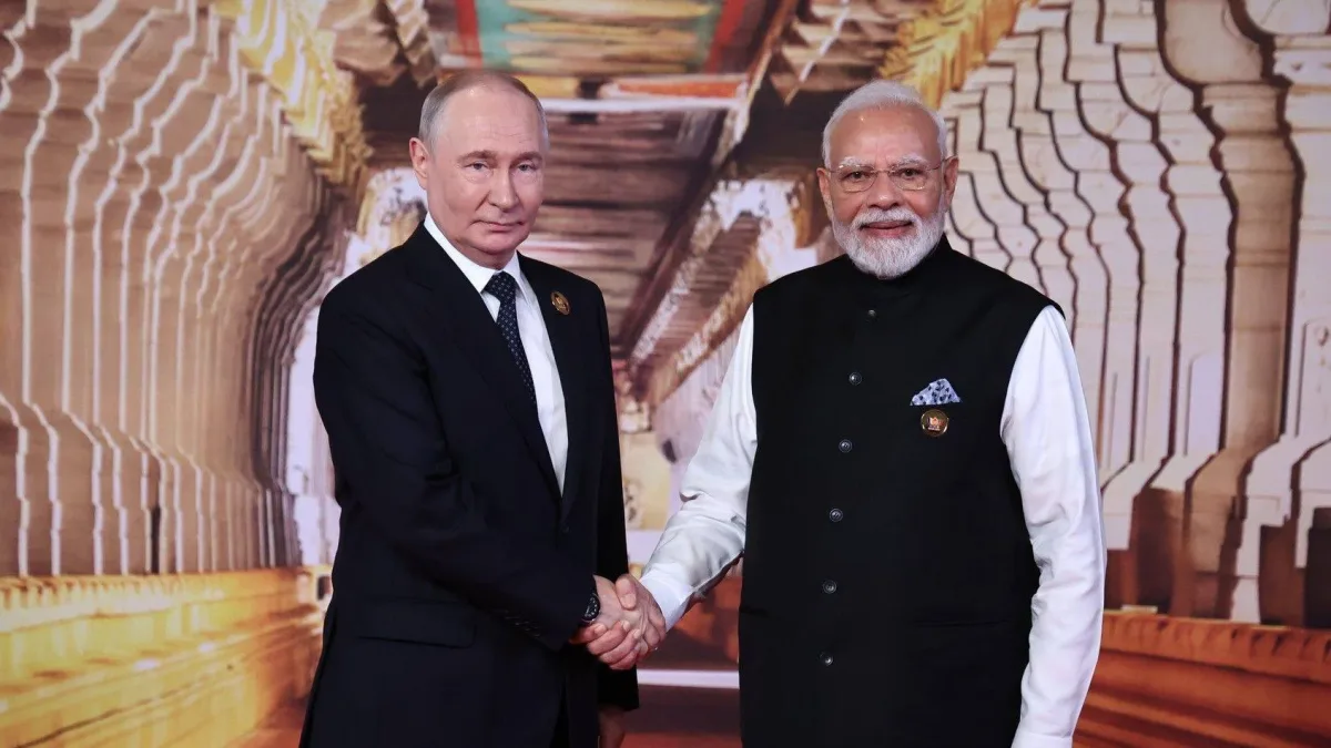 Indian and Russian flags waving together