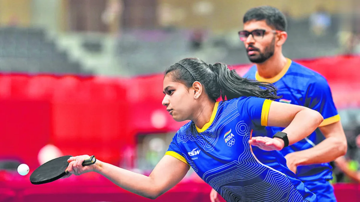 Diya Chitale and Manush Shah holding their Asian Games table tennis medal