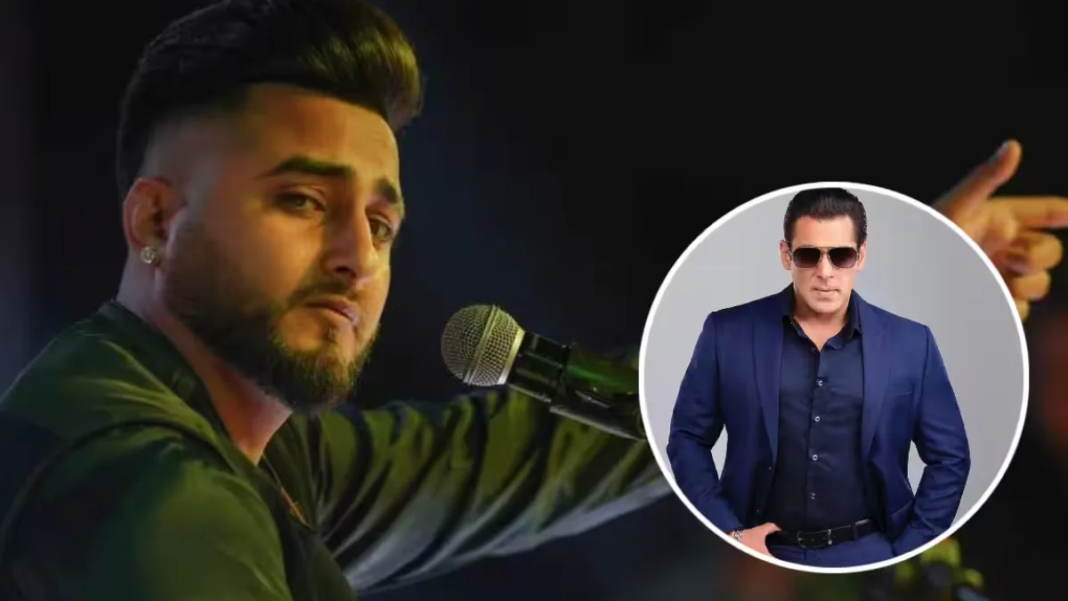 Khan Saab singing on stage