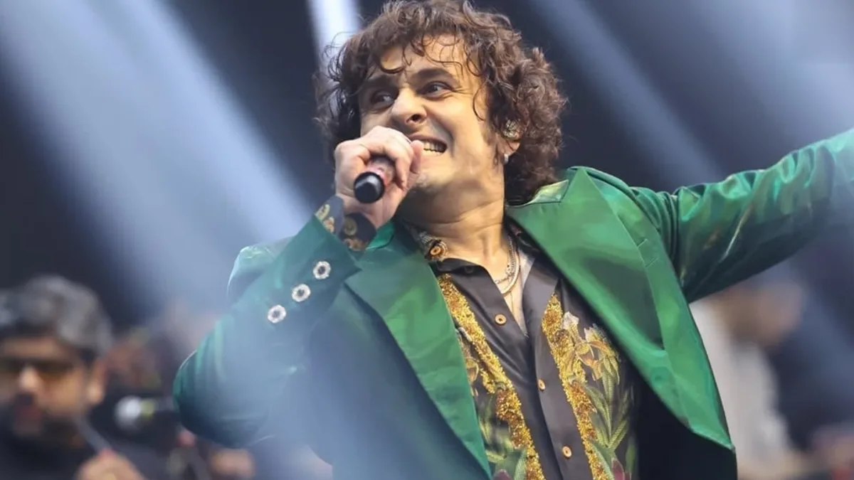 Sonu Nigam performing dual voices on stage during his New York concert