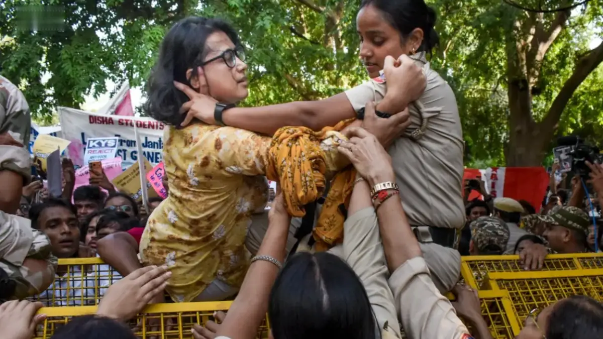 A photo of Constable Nitu with injuries on her hands and feet