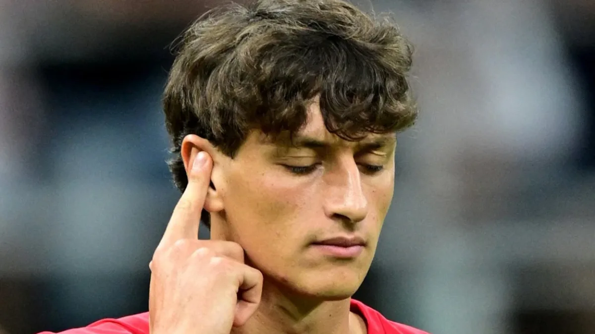 Floriani Mussolini celebrating his first Serie A goal