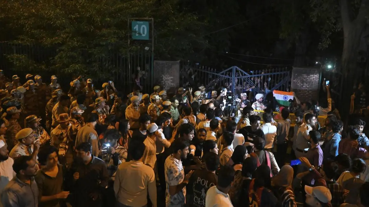 Students protesting at Jamia Millia Islamia University