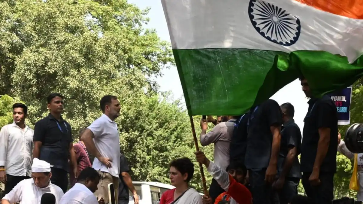 Rahul Gandhi being detained by police