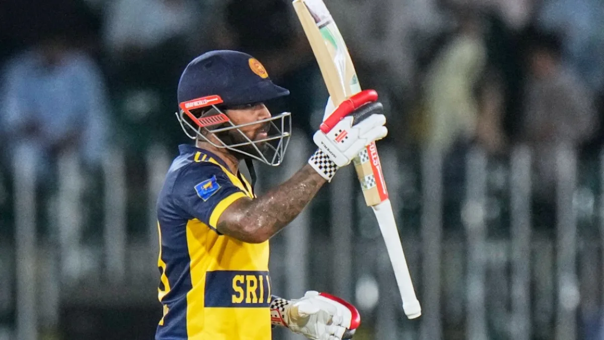 Kusal Mendis in action during the third T20I against Pakistan