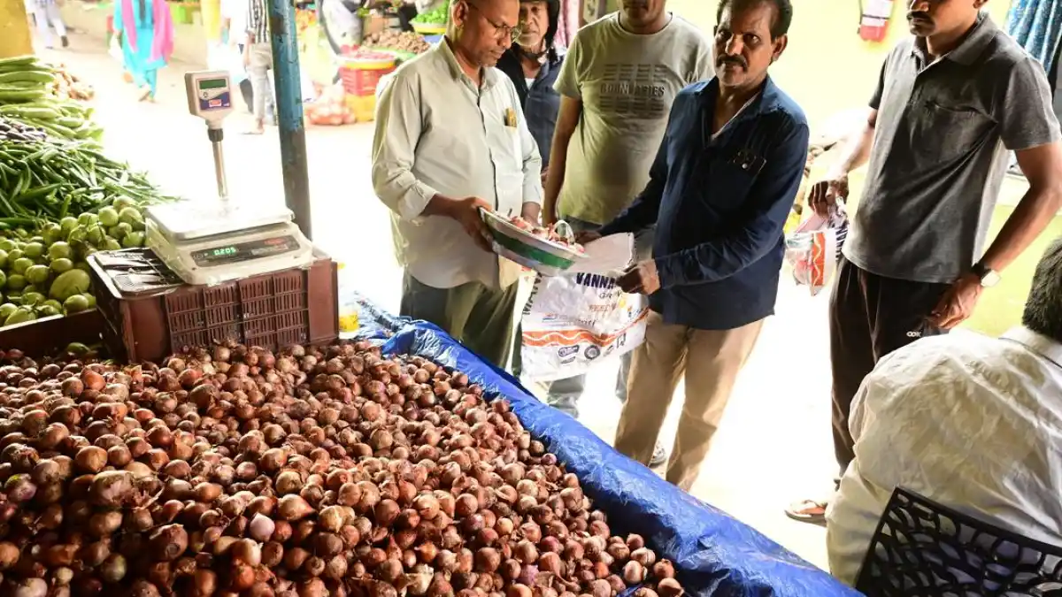 Onions at a Rythu Bazaar in Vijayawada