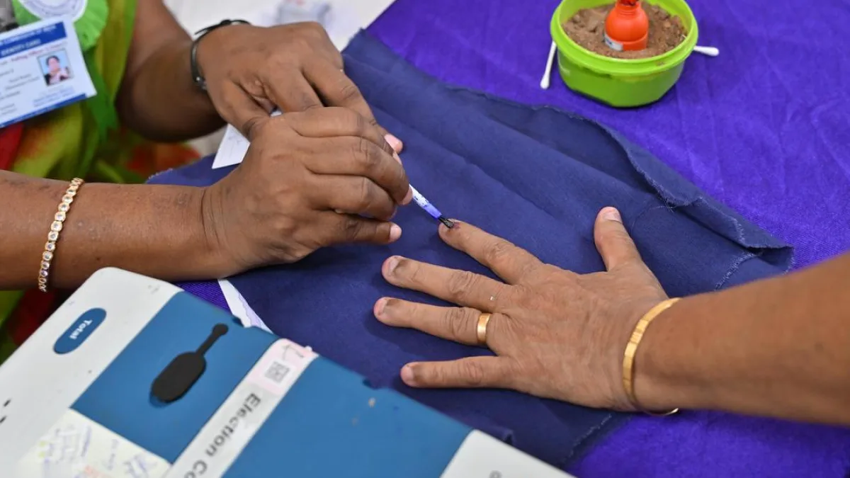 Polling officials preparing for the bypolls in Madurantakam and Dharapuram