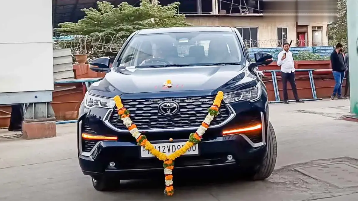 Toyota Hyryder and Innova Hycross models
