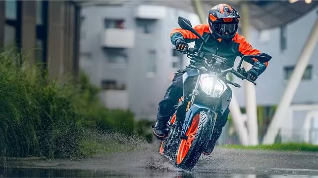 Updated KTM 160 Duke Gets TFT Console: Features, Price and Verdict Explained