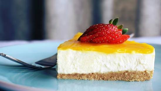 High-Protein Strawberry Cheesecake Recipe to End 2025 on a Healthy Note
