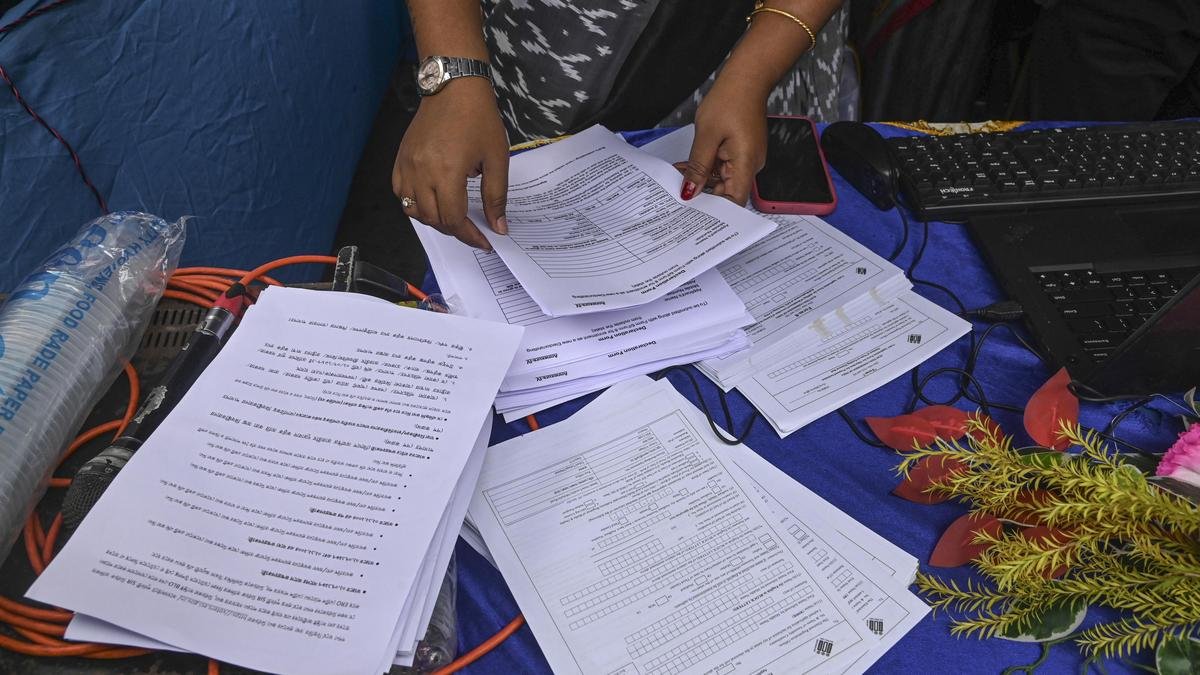 ECI Halts Hearings for Unmapped Electors in Bengal Due to Technical Issues